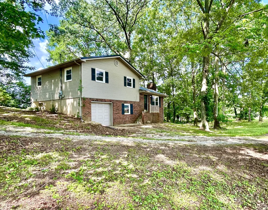 2395 Highway 452 Eubank KY 42567