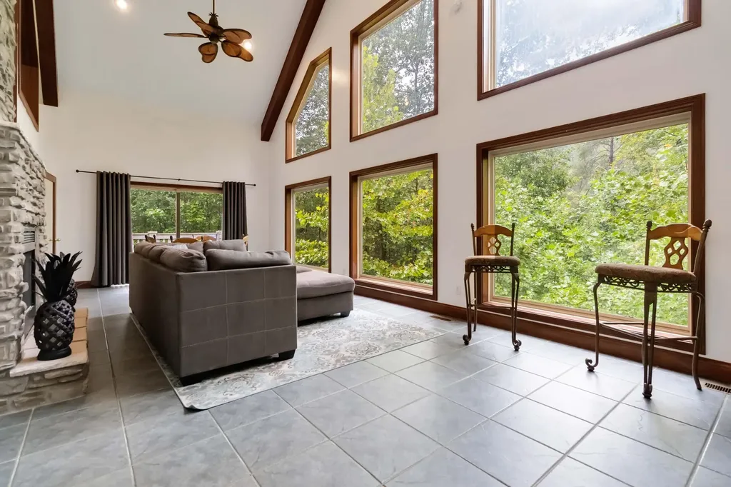 2720 Roberts Bend Road Burnside KY 42519