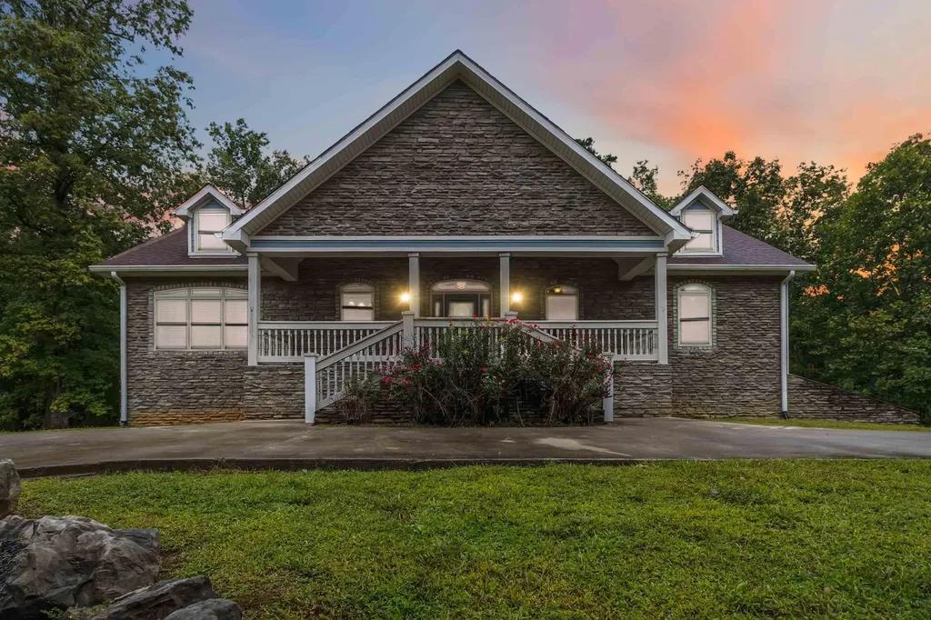 2720 Roberts Bend Road Burnside KY 42519