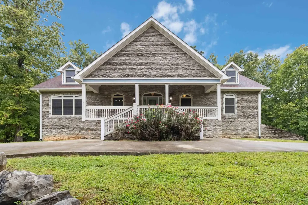 2720 Roberts Bend Road Burnside KY 42519