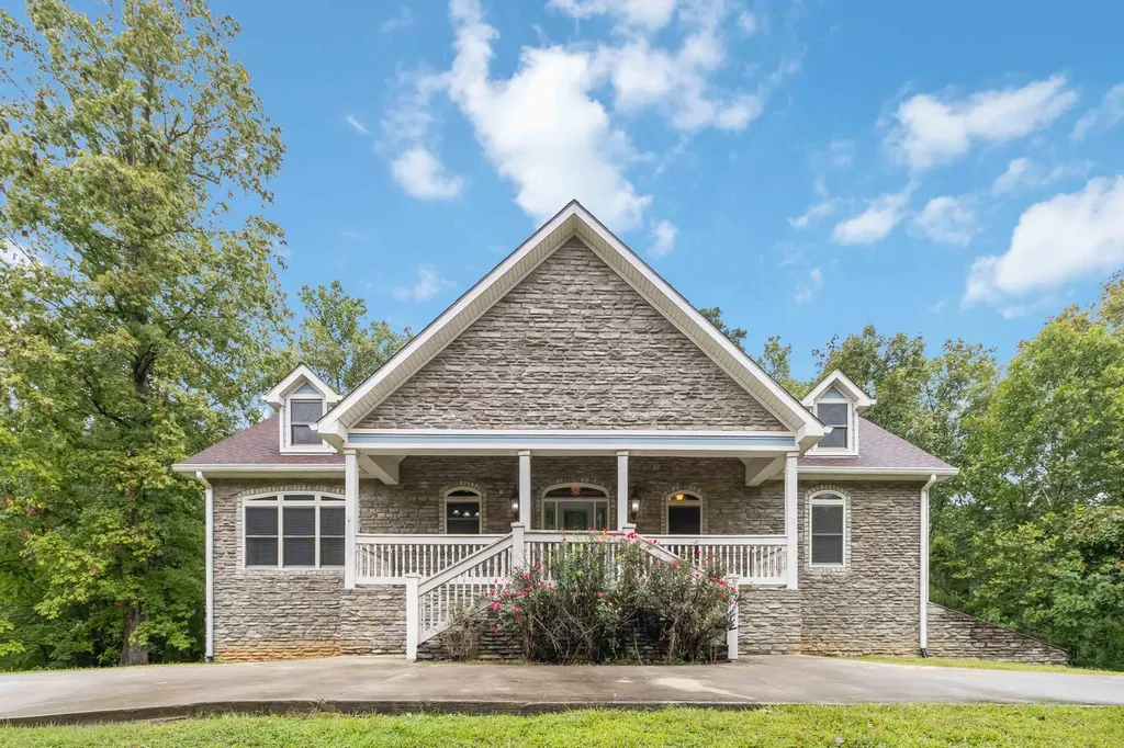 2720 Roberts Bend Road Burnside KY 42519