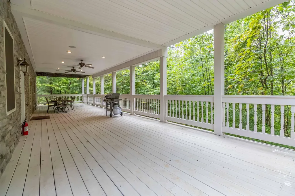 2720 Roberts Bend Road Burnside KY 42519