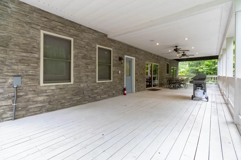 2720 Roberts Bend Road Burnside KY 42519