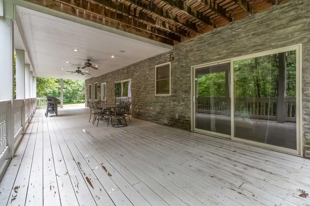 2720 Roberts Bend Road Burnside KY 42519
