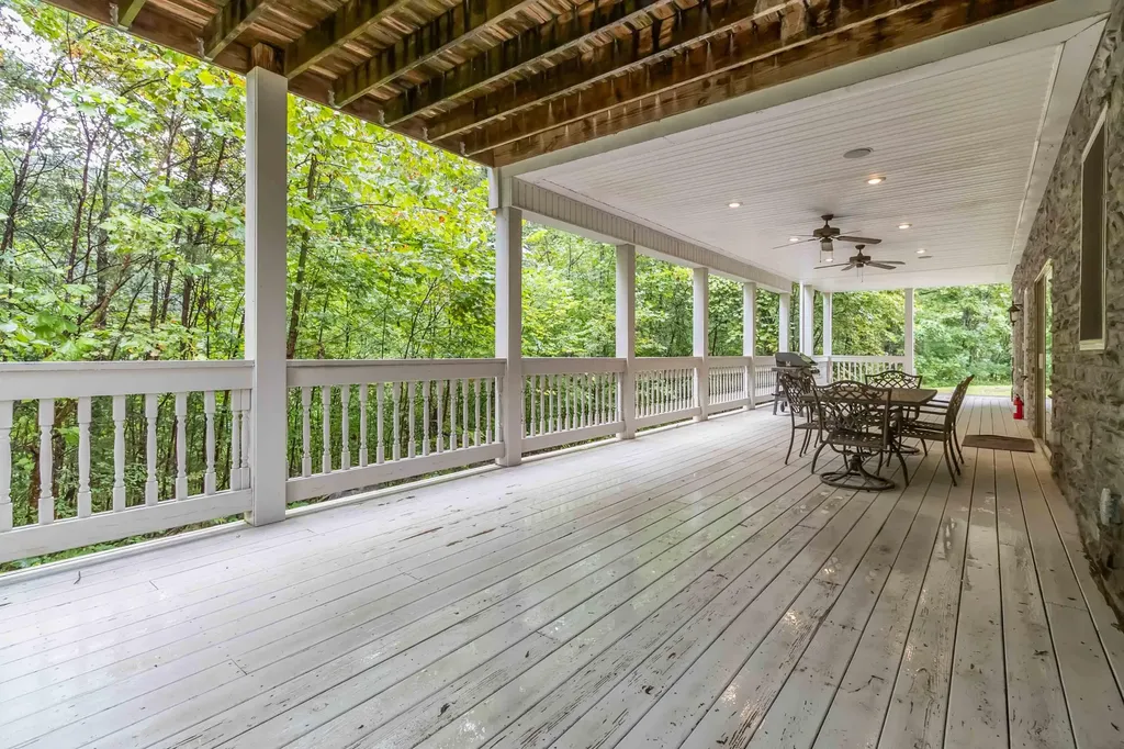 2720 Roberts Bend Road Burnside KY 42519