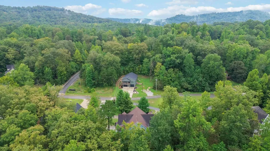 2720 Roberts Bend Road Burnside KY 42519