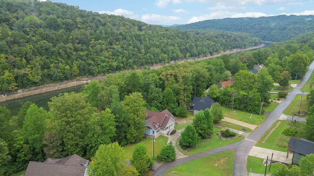 2720 Roberts Bend Road Burnside KY 42519