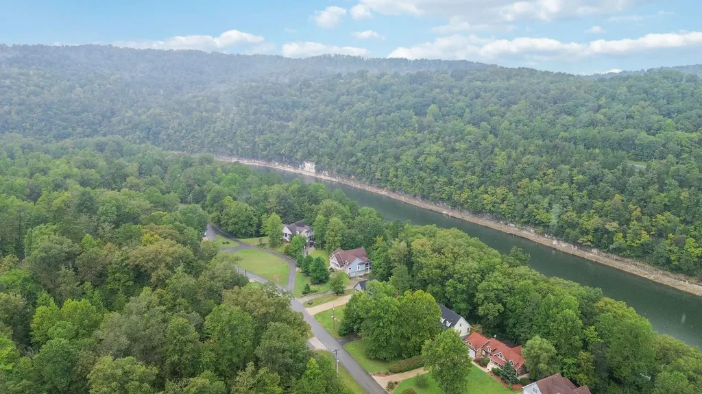 2720 Roberts Bend Road Burnside KY 42519