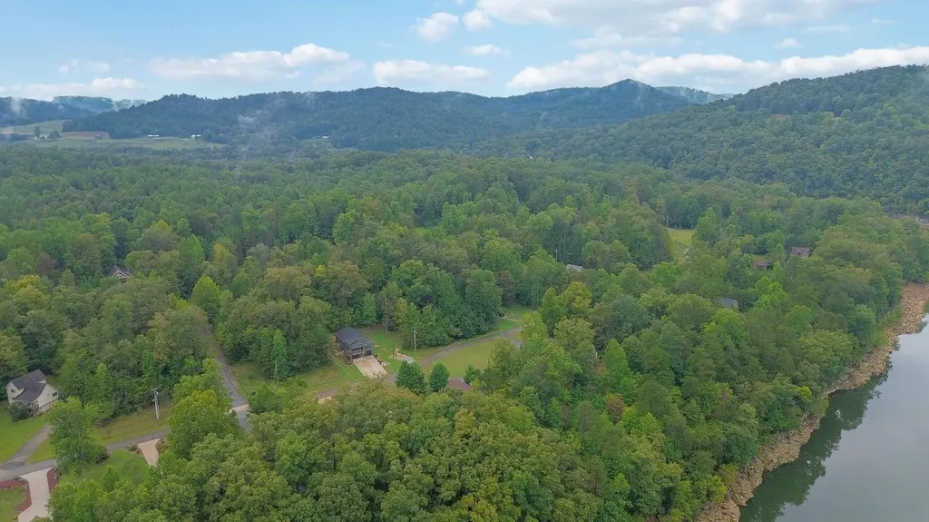 2720 Roberts Bend Road Burnside KY 42519