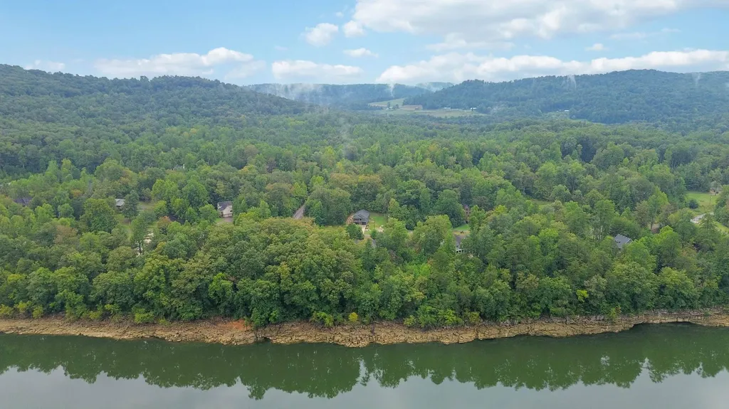 2720 Roberts Bend Road Burnside KY 42519