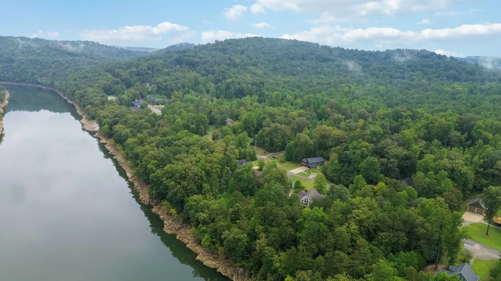 2720 Roberts Bend Road Burnside KY 42519