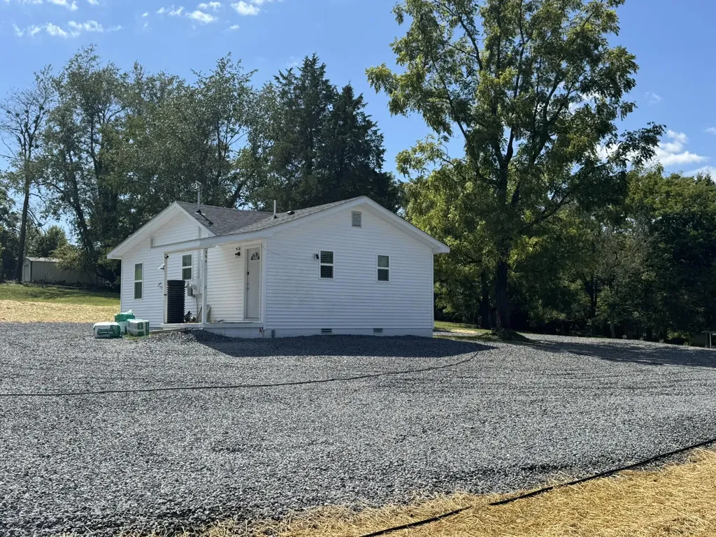 394 W Cumberland Avenue Jamestown KY 42629
