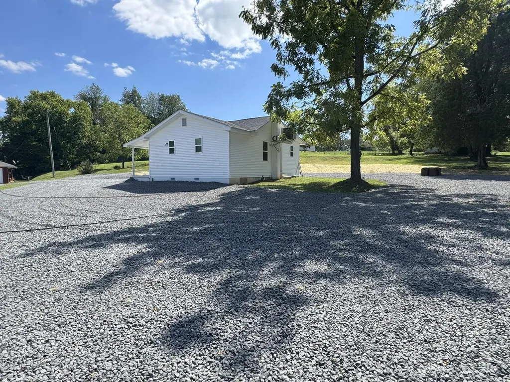 394 W Cumberland Avenue Jamestown KY 42629