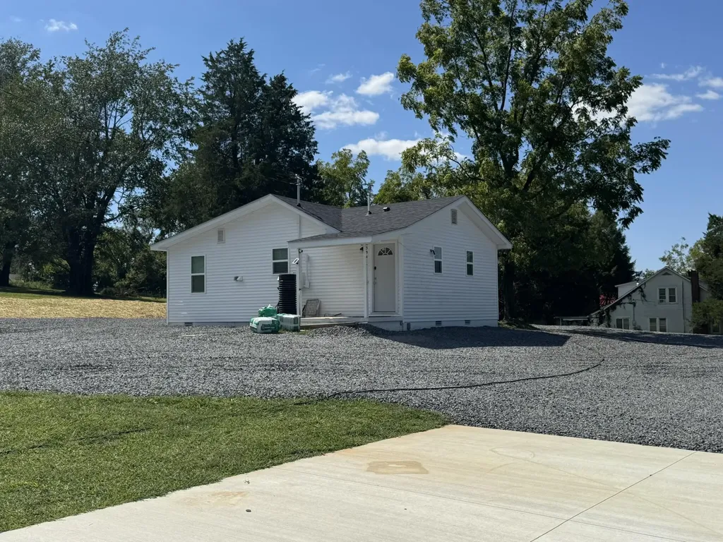 394 W Cumberland Avenue Jamestown KY 42629