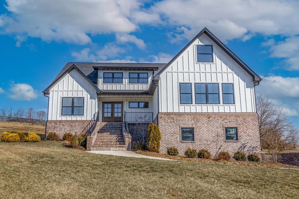 635 Lakeside Drive Lancaster KY 40444