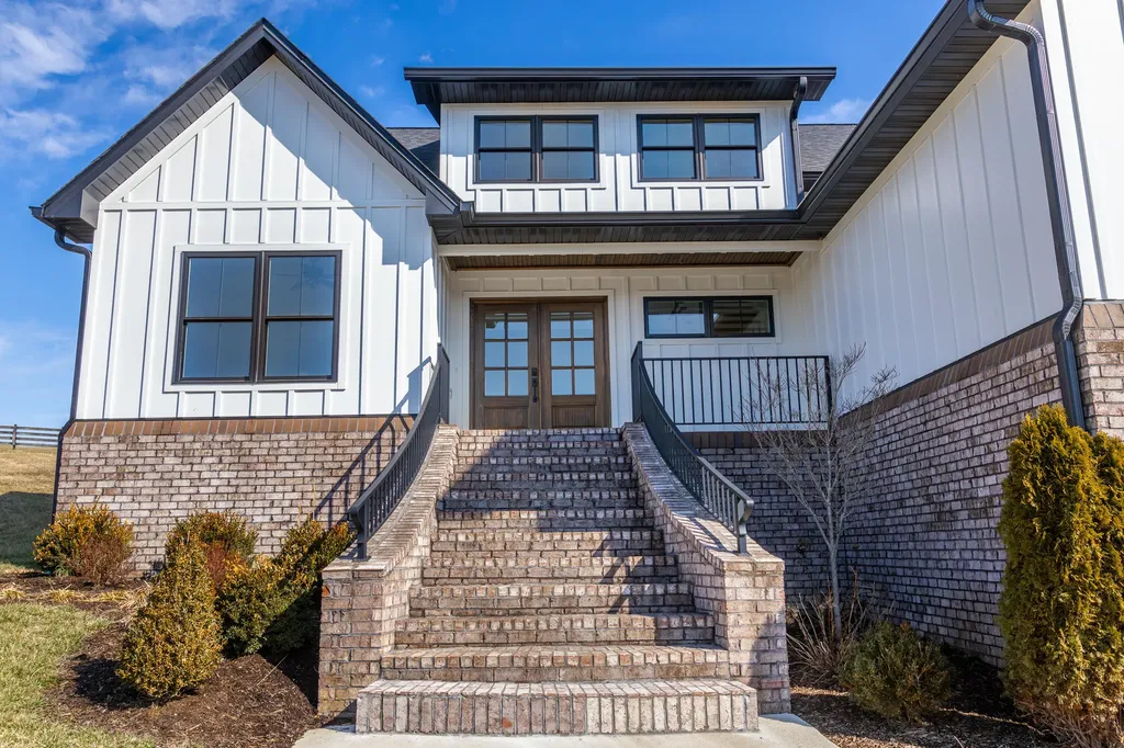 635 Lakeside Drive Lancaster KY 40444