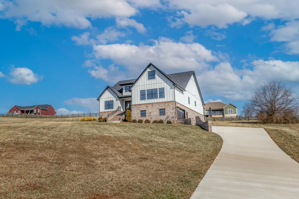 635 Lakeside Drive Lancaster KY 40444