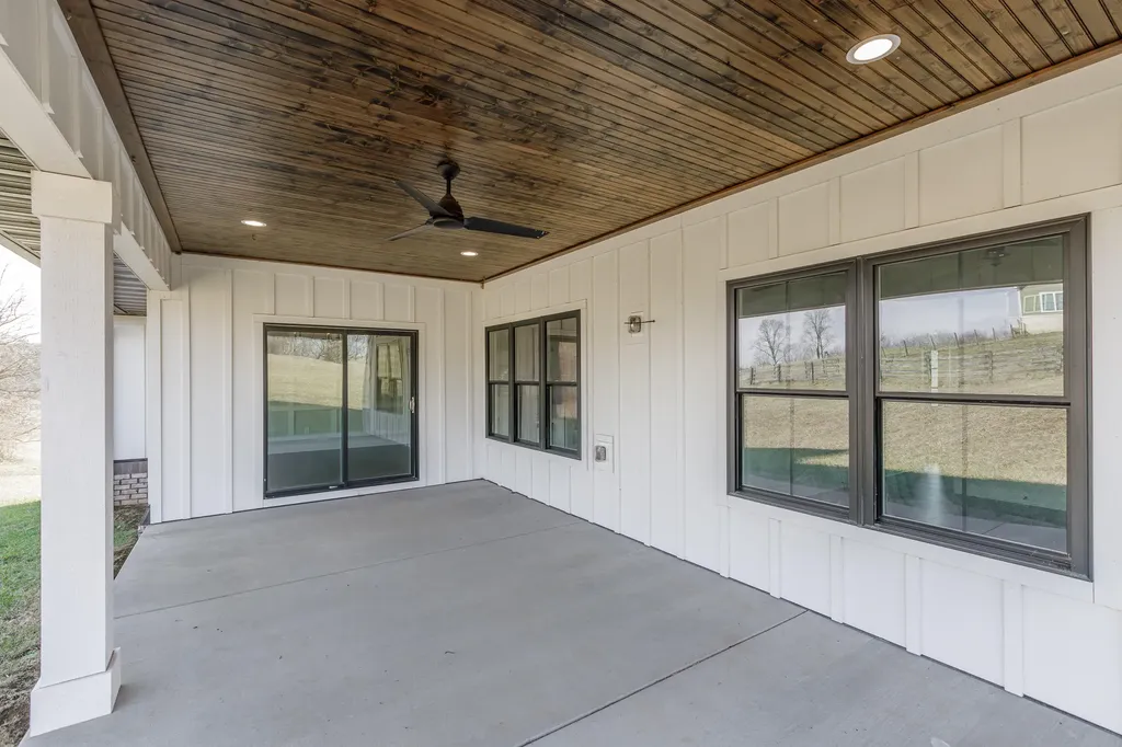 635 Lakeside Drive Lancaster KY 40444