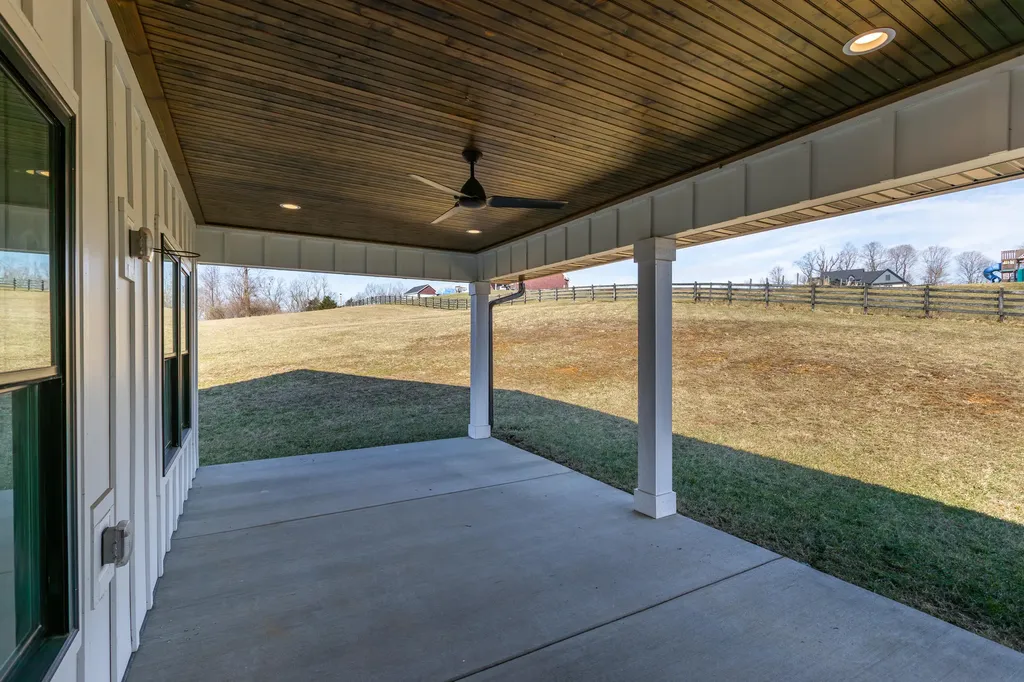 635 Lakeside Drive Lancaster KY 40444