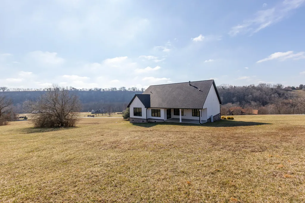 635 Lakeside Drive Lancaster KY 40444