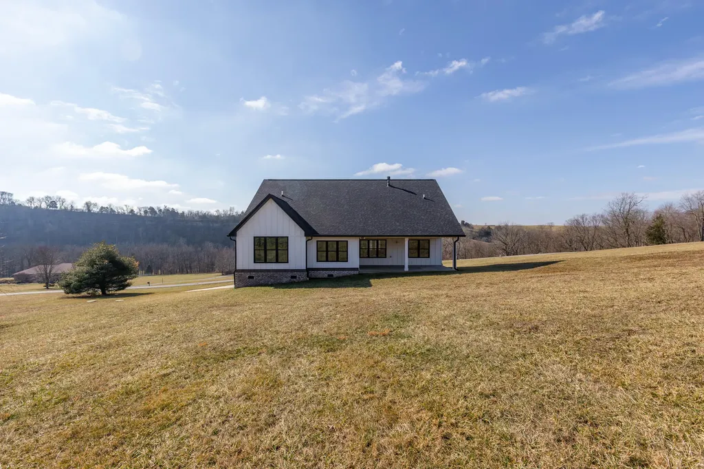 635 Lakeside Drive Lancaster KY 40444