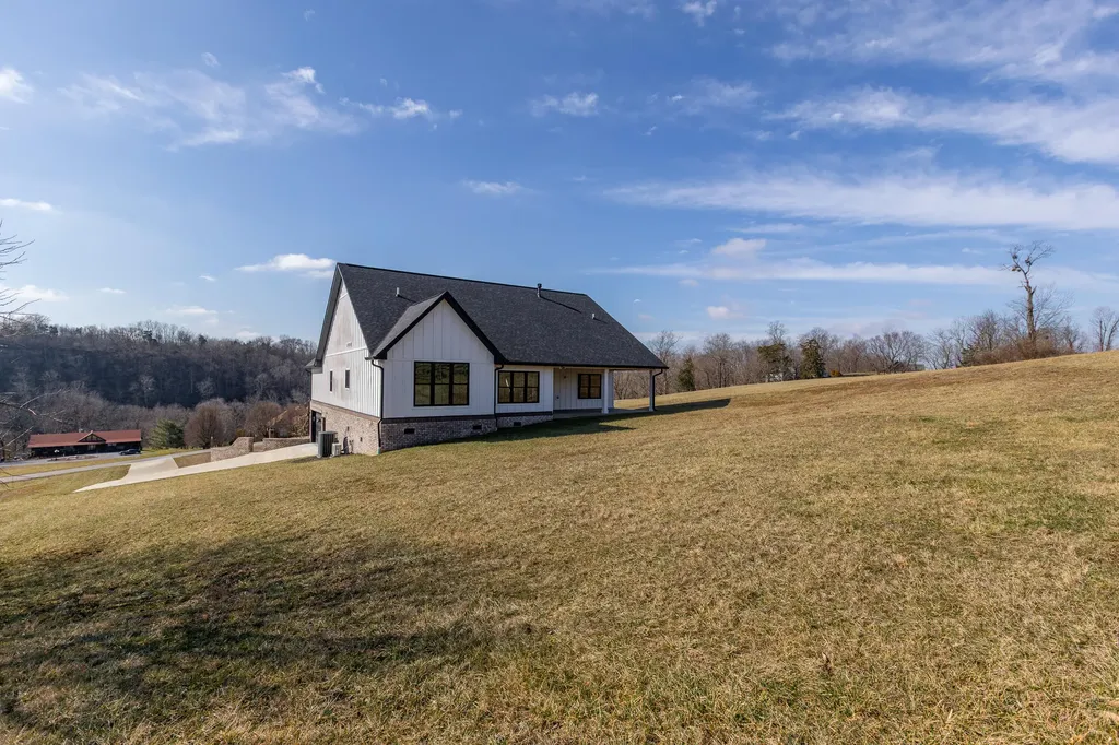 635 Lakeside Drive Lancaster KY 40444