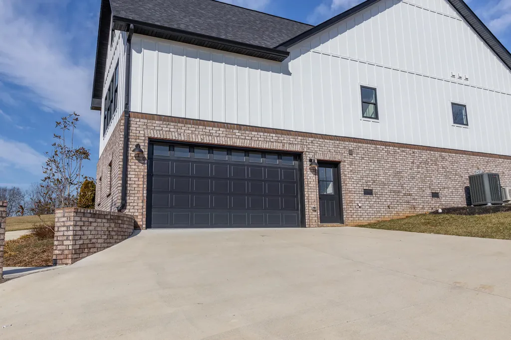 635 Lakeside Drive Lancaster KY 40444