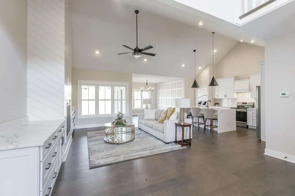 635 Lakeside Drive Lancaster KY 40444