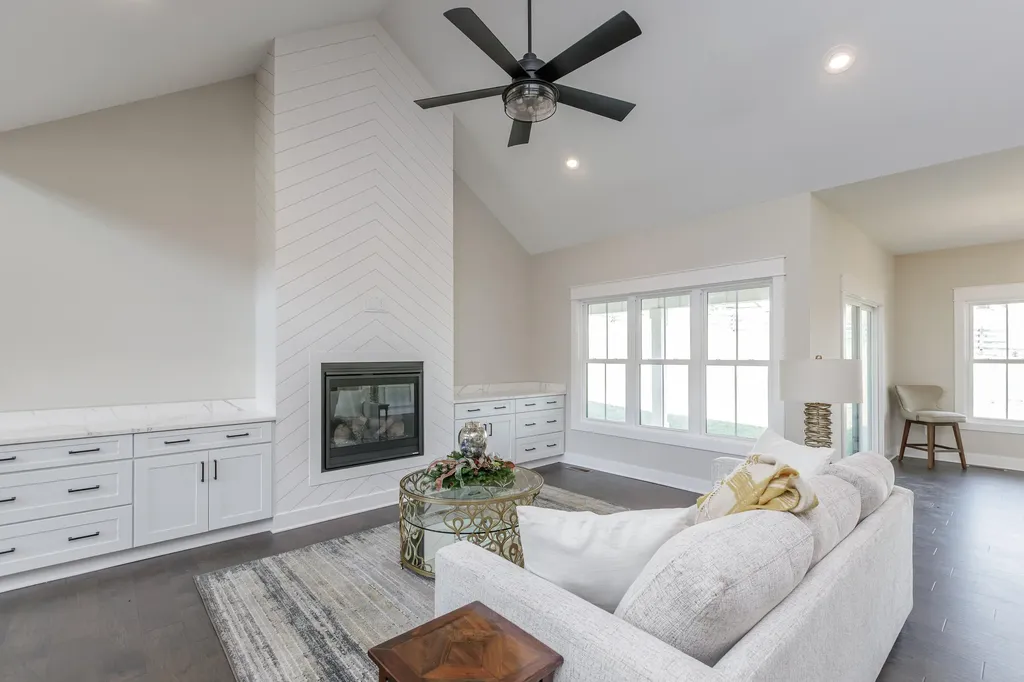 635 Lakeside Drive Lancaster KY 40444