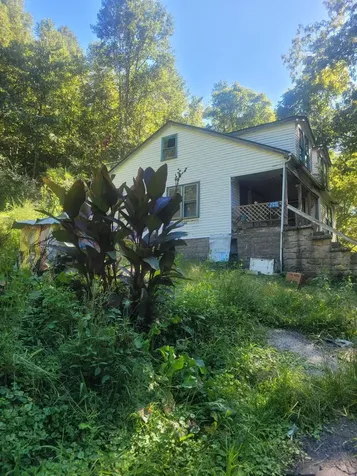 573 Hurricane Creek Road Hyden KY 41749