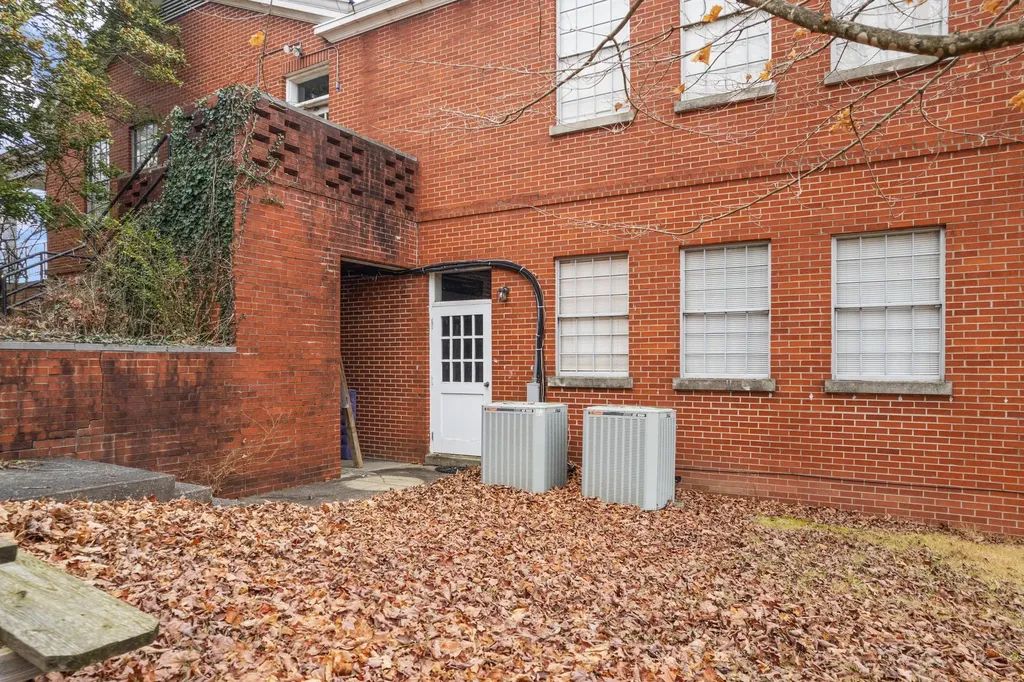 60 Bennett Circle London KY 40741