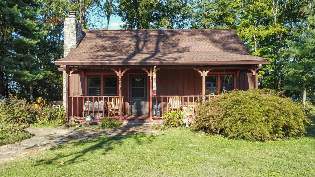 221 S Lake Bluff Lane Scottsville KY 42164
