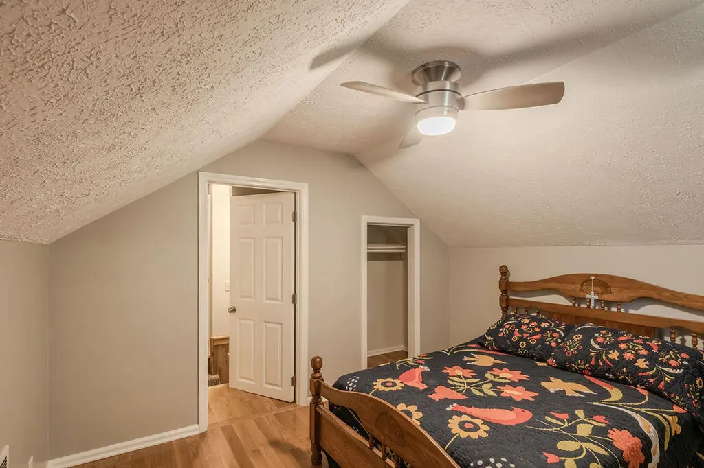 221 S Lake Bluff Lane Scottsville KY 42164