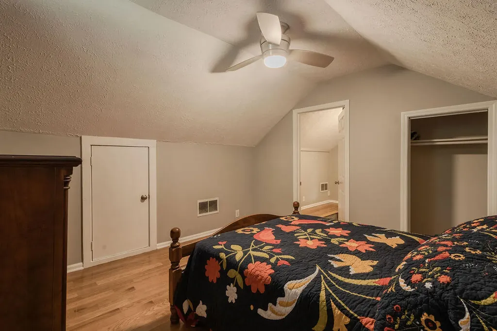 221 S Lake Bluff Lane Scottsville KY 42164