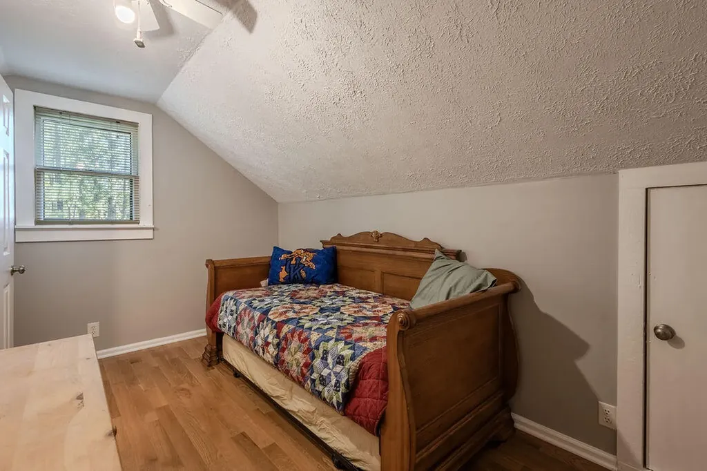 221 S Lake Bluff Lane Scottsville KY 42164