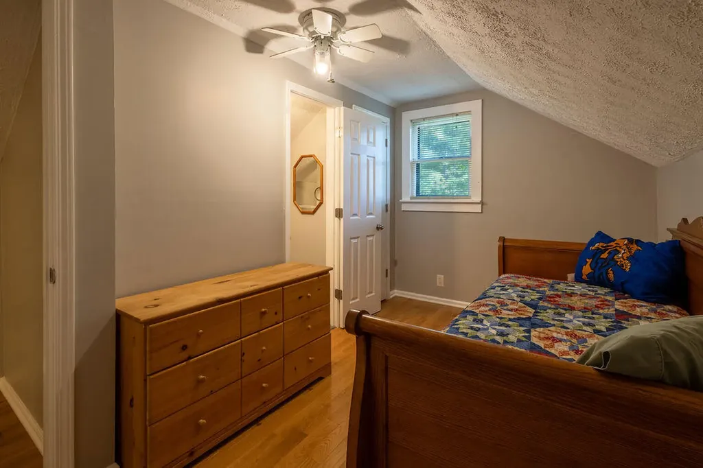 221 S Lake Bluff Lane Scottsville KY 42164