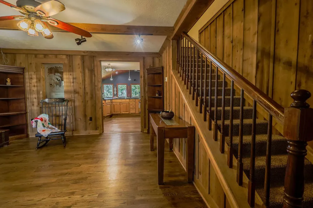 221 S Lake Bluff Lane Scottsville KY 42164