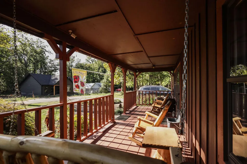 221 S Lake Bluff Lane Scottsville KY 42164