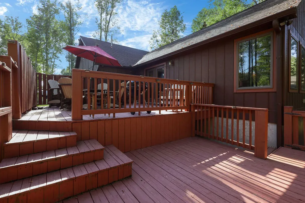 221 S Lake Bluff Lane Scottsville KY 42164