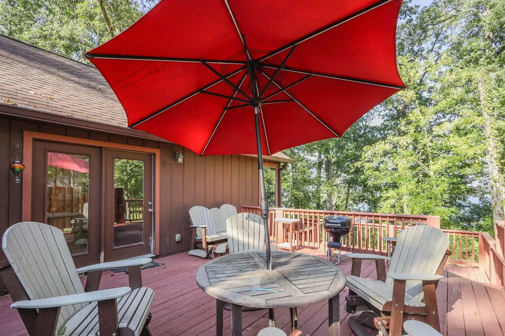 221 S Lake Bluff Lane Scottsville KY 42164
