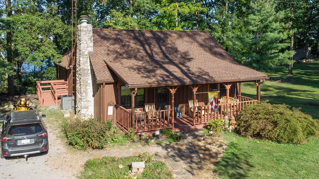 221 S Lake Bluff Lane Scottsville KY 42164