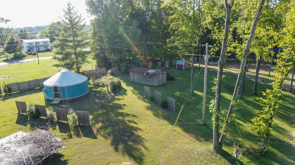 221 S Lake Bluff Lane Scottsville KY 42164