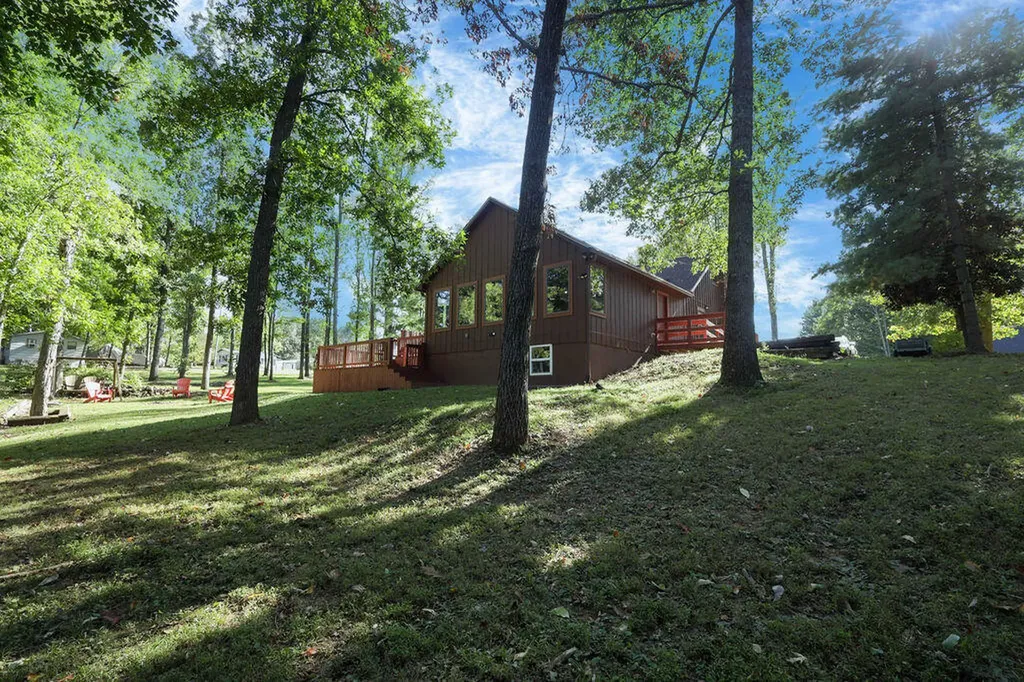 221 S Lake Bluff Lane Scottsville KY 42164