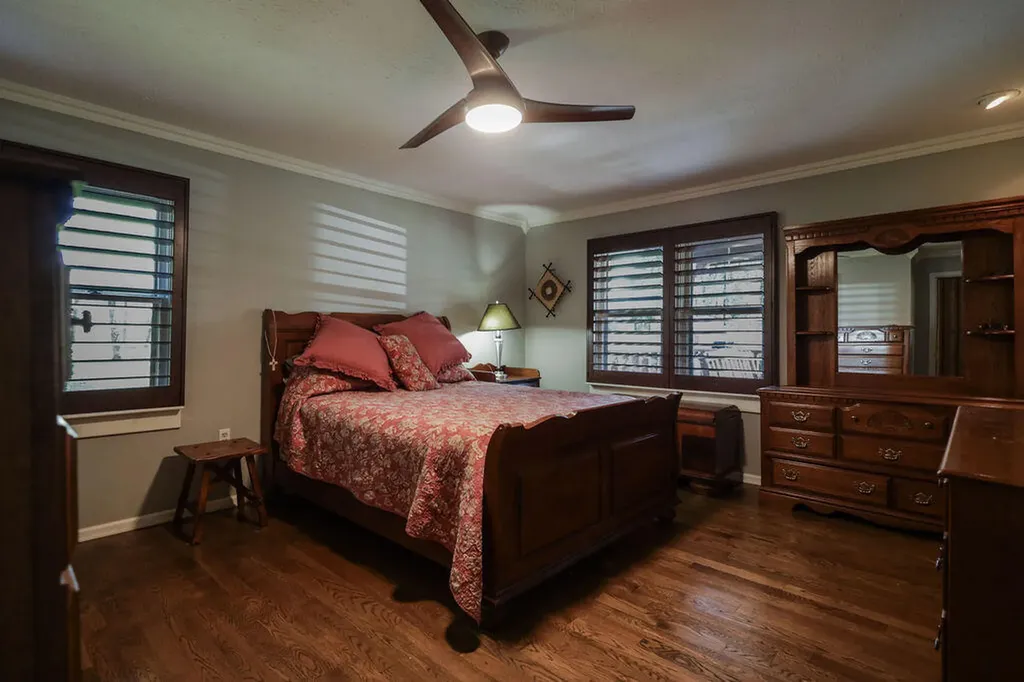221 S Lake Bluff Lane Scottsville KY 42164