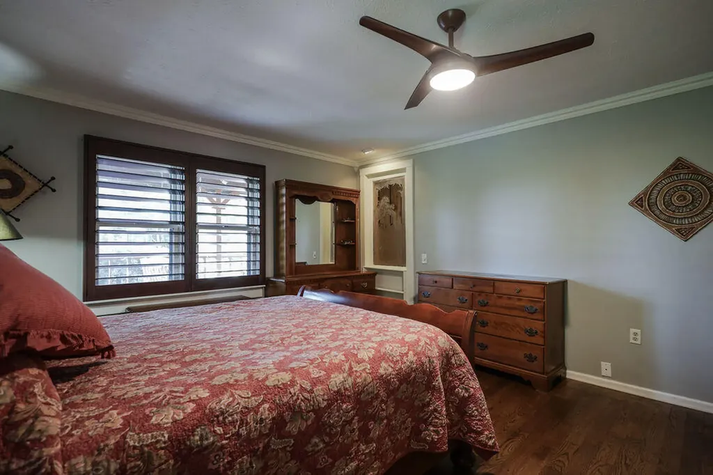 221 S Lake Bluff Lane Scottsville KY 42164