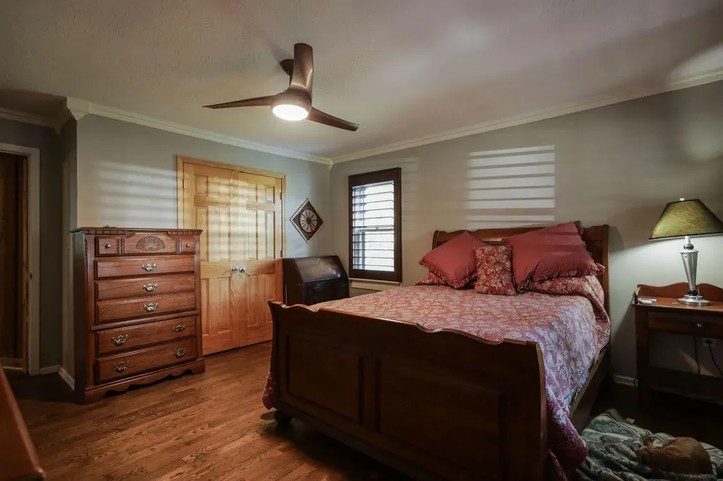 221 S Lake Bluff Lane Scottsville KY 42164