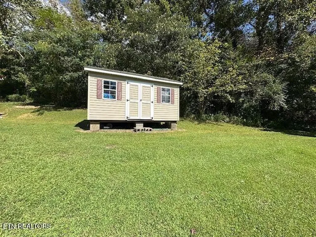 63 Powell Howard Lane Hulen KY 40845