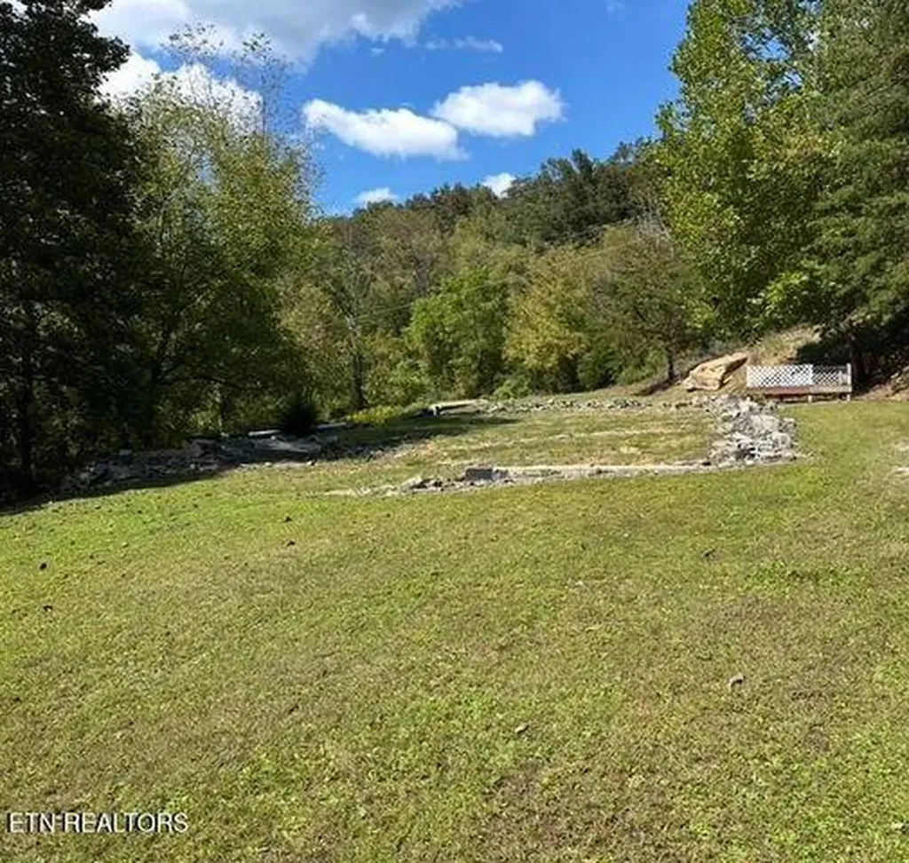 63 Powell Howard Lane Hulen KY 40845