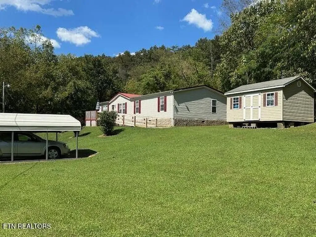 63 Powell Howard Lane Hulen KY 40845