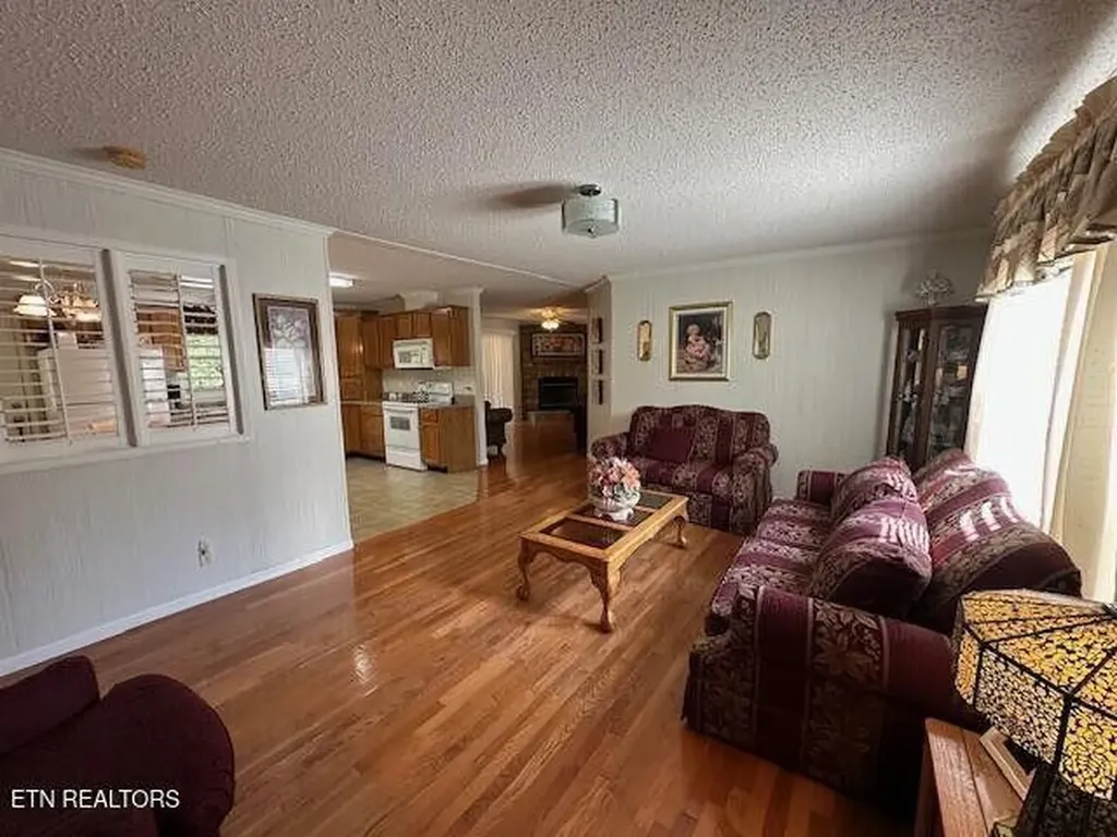 63 Powell Howard Lane Hulen KY 40845